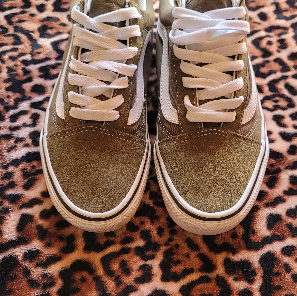 Vans - Picture 2 of 6